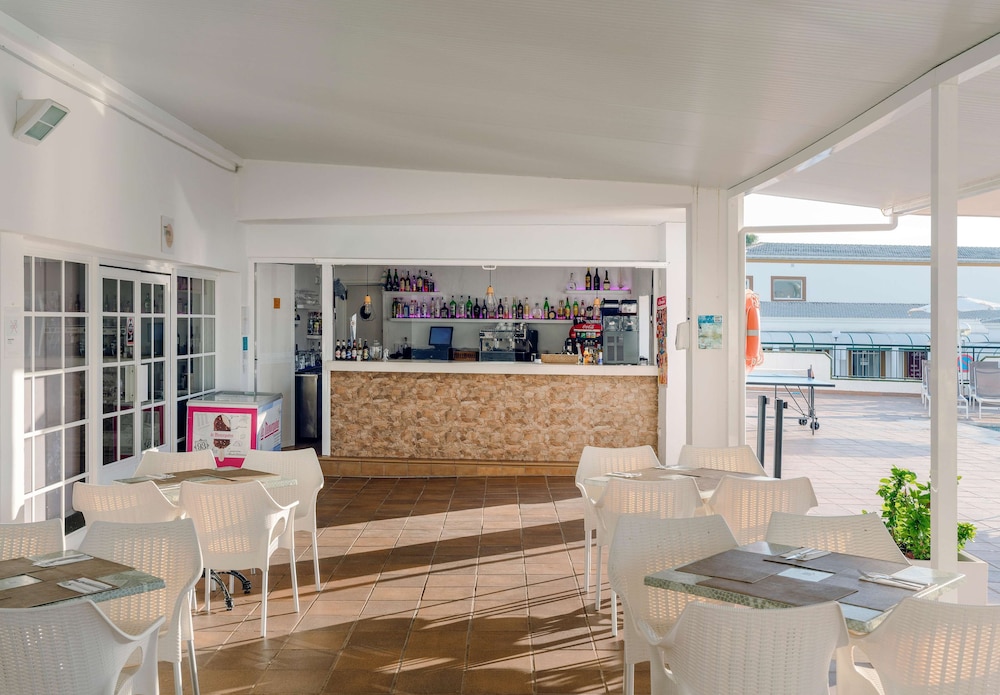 AluaSun Lago Park - Hyatt Inclusive Collection — Restaurant & bars in Cala'n Bosch, Balearic Islands