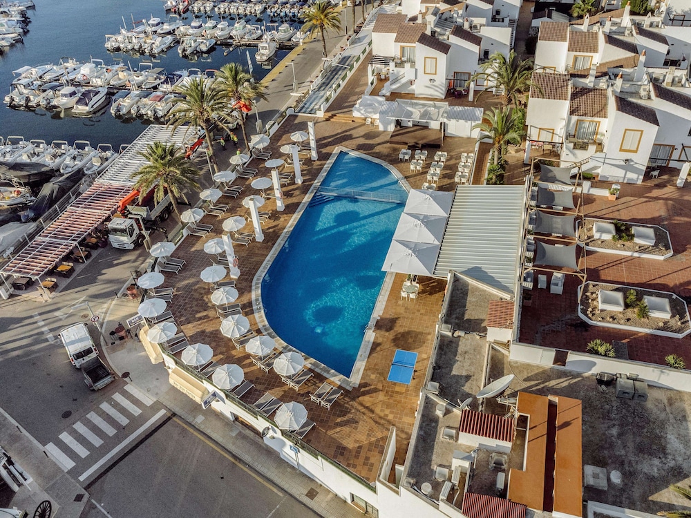 AluaSun Lago Park - Hyatt Inclusive Collection — Swimming pool in Cala'n Bosch, Balearic Islands