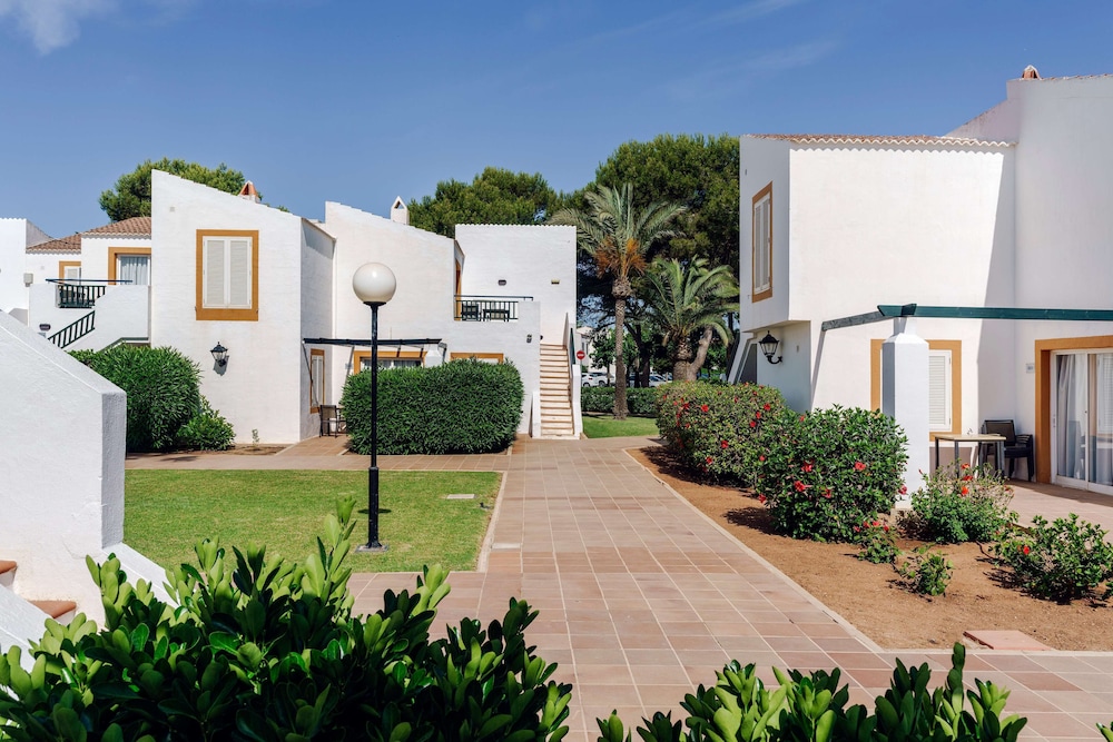 AluaSun Lago Park - Hyatt Inclusive Collection — Hotel building in Cala'n Bosch, Balearic Islands