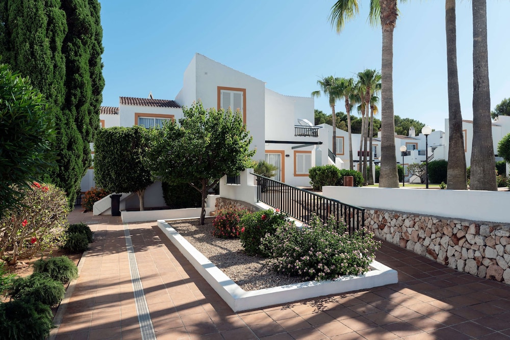 AluaSun Lago Park - Hyatt Inclusive Collection — Hotel building in Cala'n Bosch, Balearic Islands