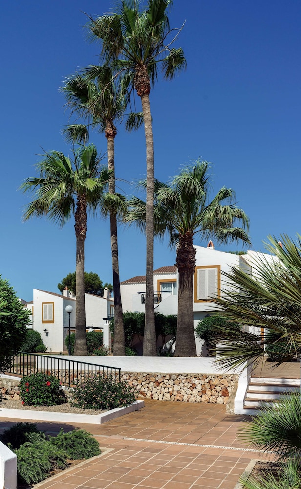 AluaSun Lago Park - Hyatt Inclusive Collection — Hotel building in Cala'n Bosch, Balearic Islands