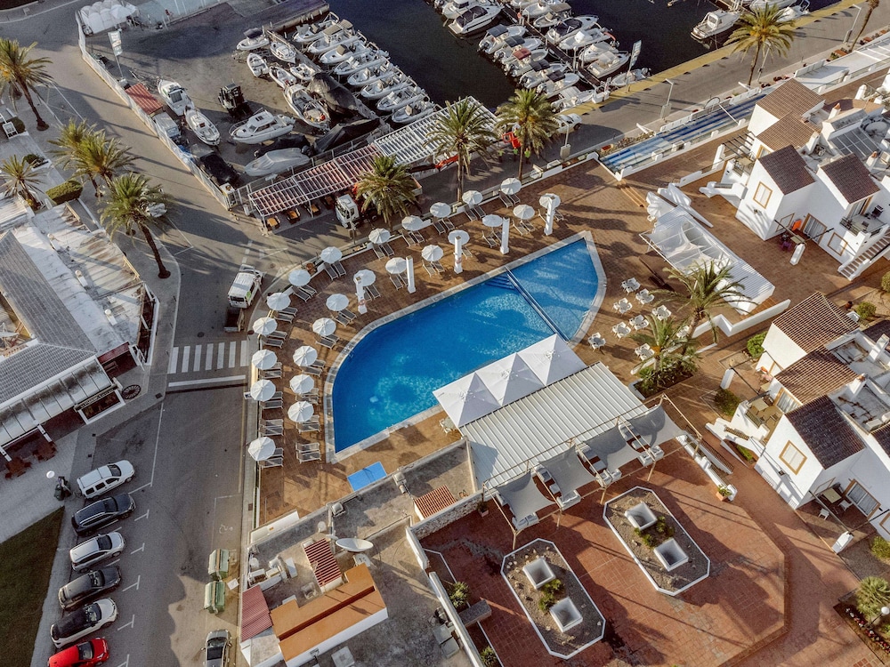 AluaSun Lago Park - Hyatt Inclusive Collection — Swimming pool in Cala'n Bosch, Balearic Islands