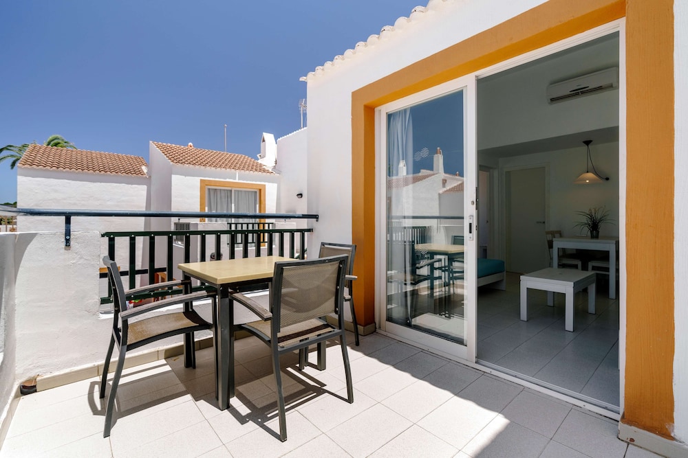 AluaSun Lago Park - Hyatt Inclusive Collection — Hotel building in Cala'n Bosch, Balearic Islands