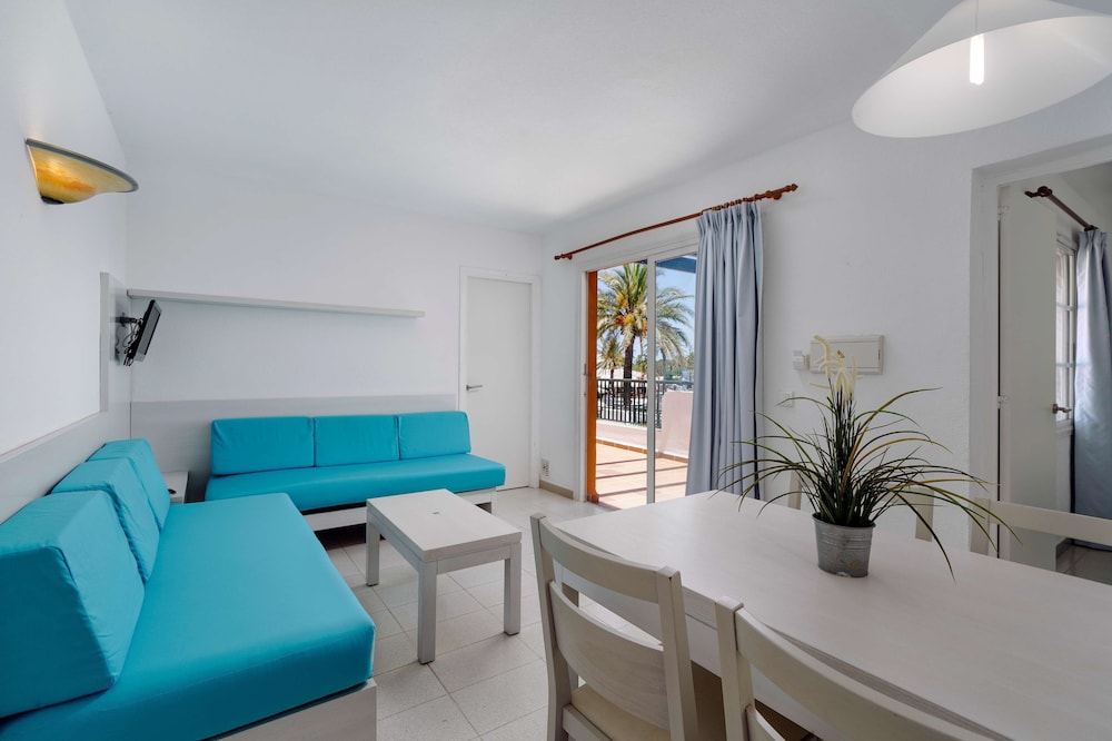 AluaSun Lago Park - Hyatt Inclusive Collection — Hotel rooms in Cala'n Bosch, Balearic Islands