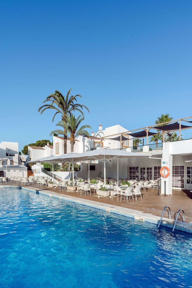 AluaSun Lago Park - Hyatt Inclusive Collection — Swimming pool in Cala'n Bosch, Balearic Islands