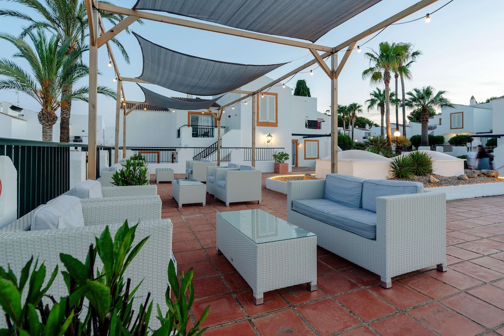 AluaSun Lago Park - Hyatt Inclusive Collection — Restaurant & bars in Cala'n Bosch, Balearic Islands