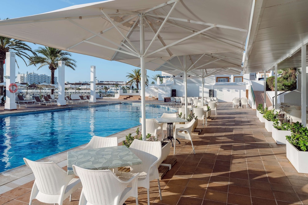 AluaSun Lago Park - Hyatt Inclusive Collection — Swimming pool in Cala'n Bosch, Balearic Islands