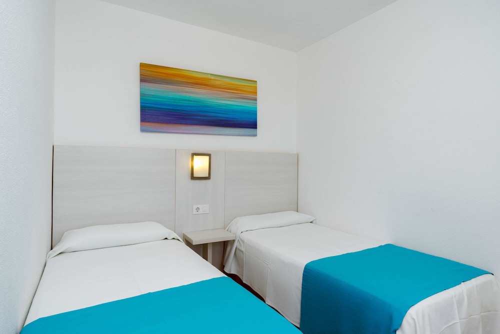 AluaSun Lago Park - Hyatt Inclusive Collection — Hotel rooms in Cala'n Bosch, Balearic Islands