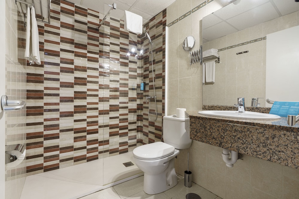 AluaSun Lago Park - Hyatt Inclusive Collection — Hotel rooms in Cala'n Bosch, Balearic Islands