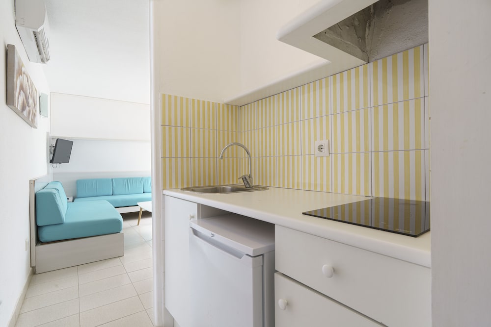AluaSun Lago Park - Hyatt Inclusive Collection — Hotel rooms in Cala'n Bosch, Balearic Islands
