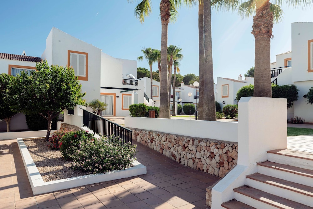 AluaSun Lago Park - Hyatt Inclusive Collection — Hotel building in Cala'n Bosch, Balearic Islands