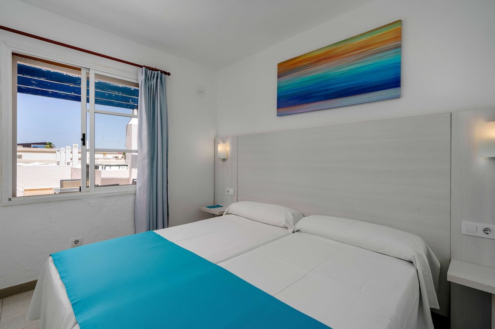 AluaSun Lago Park - Hyatt Inclusive Collection — Hotel rooms in Cala'n Bosch, Balearic Islands