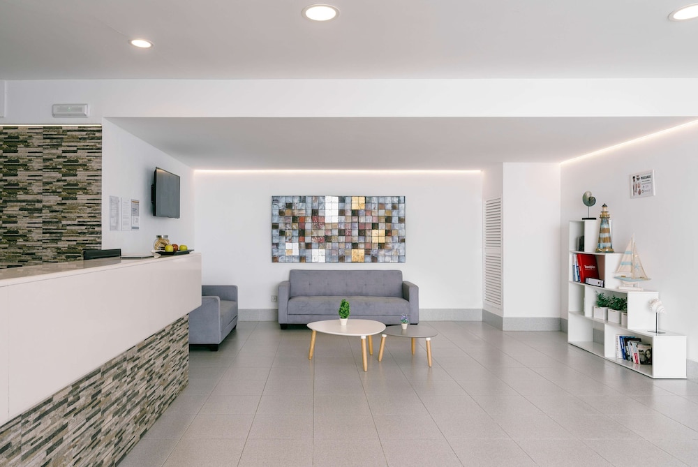 AluaSun Lago Park - Hyatt Inclusive Collection — Hotel building in Cala'n Bosch, Balearic Islands