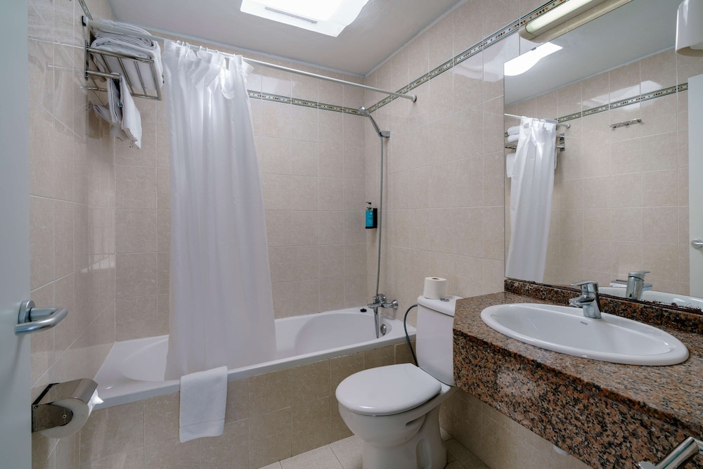 AluaSun Lago Park - Hyatt Inclusive Collection — Hotel rooms in Cala'n Bosch, Balearic Islands