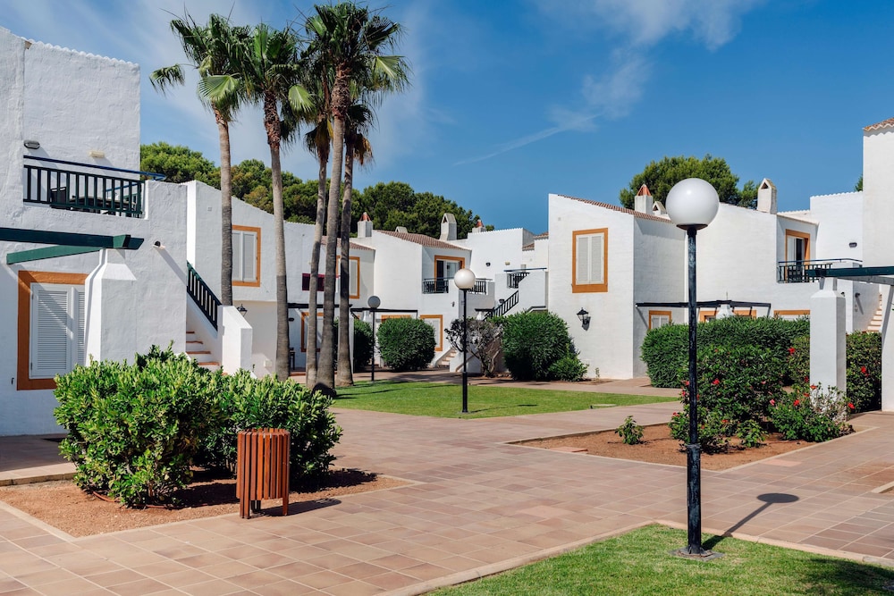 AluaSun Lago Park - Hyatt Inclusive Collection — Hotel building in Cala'n Bosch, Balearic Islands