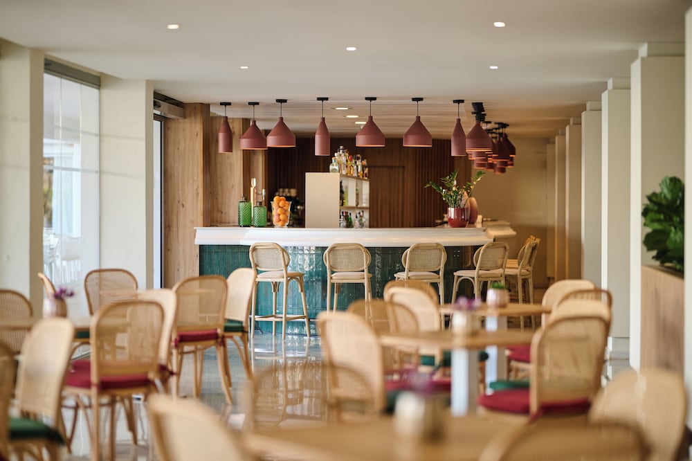 Alua Leo - Hyatt Inclusive Collection — Restaurant & bars in Playa de Palma, Balearic Islands
