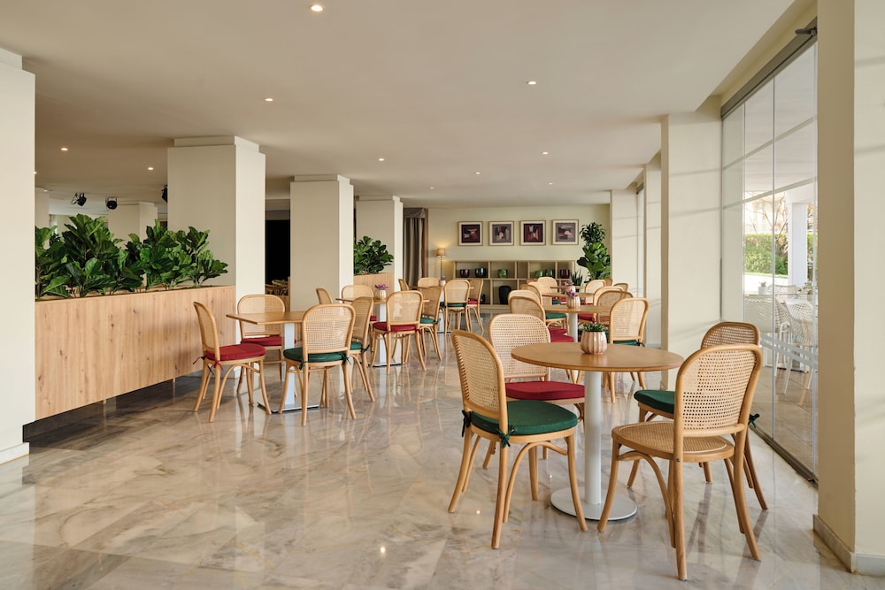 Alua Leo - Hyatt Inclusive Collection — Restaurant & bars in Playa de Palma, Balearic Islands