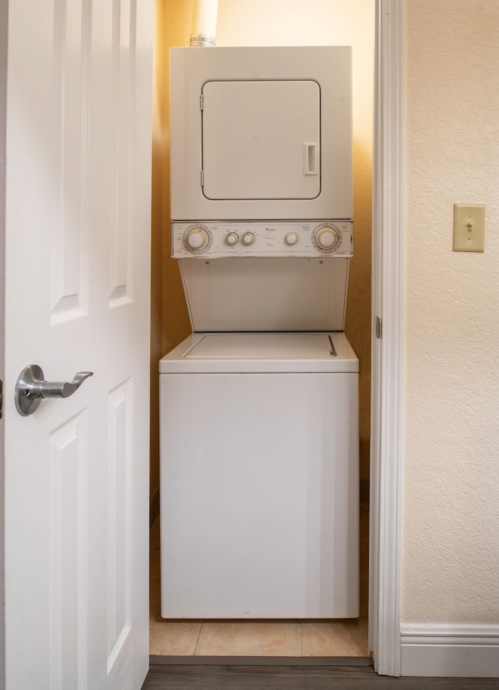 Floridays Resort Orlando — Hotel rooms in Orlando, Florida