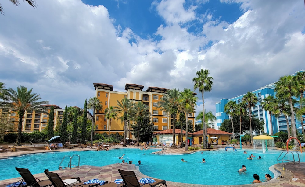 Floridays Resort Orlando — Swimming pool in Orlando, Florida