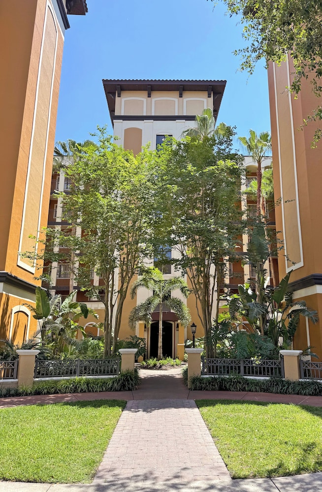 Floridays Resort Orlando — Hotel building in Orlando, Florida