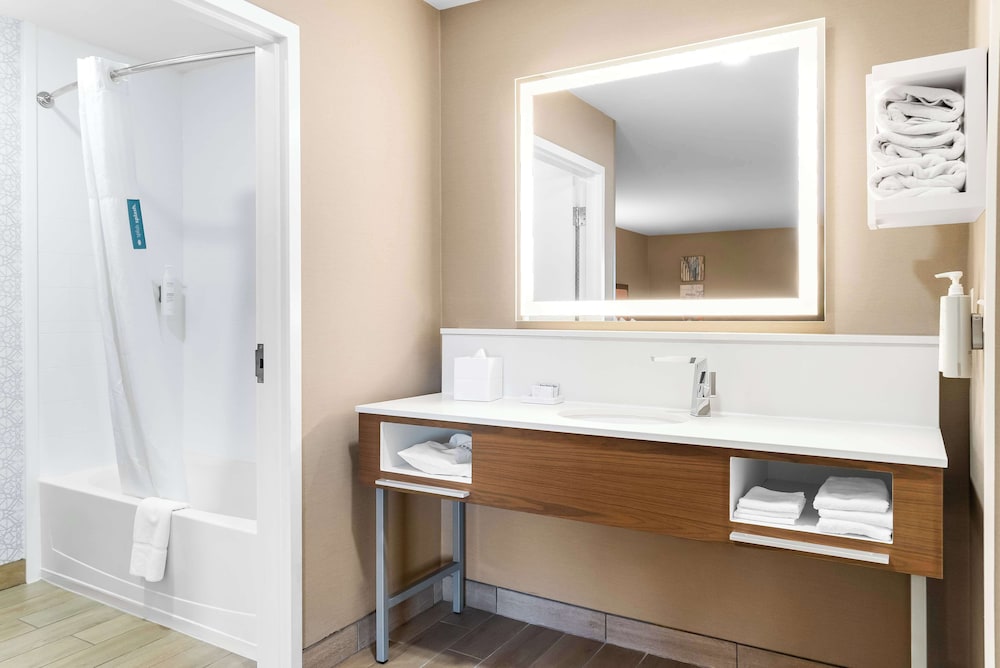 Hampton Inn Detroit/Auburn Hills-North — Hotel rooms in Auburn Hills, Michigan