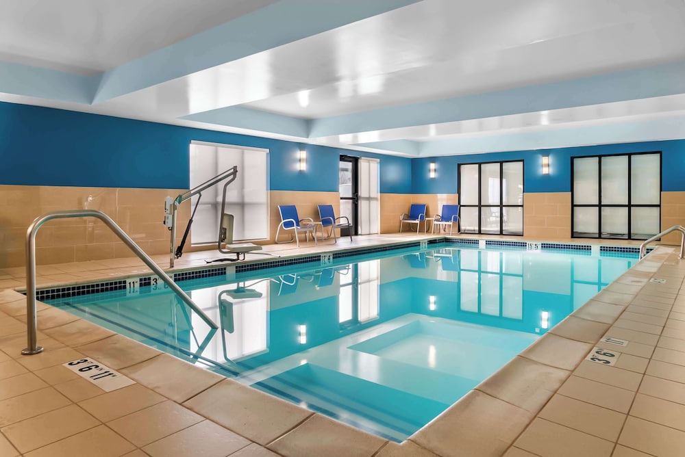 Hampton Inn Detroit/Auburn Hills-North — Swimming pool in Auburn Hills, Michigan