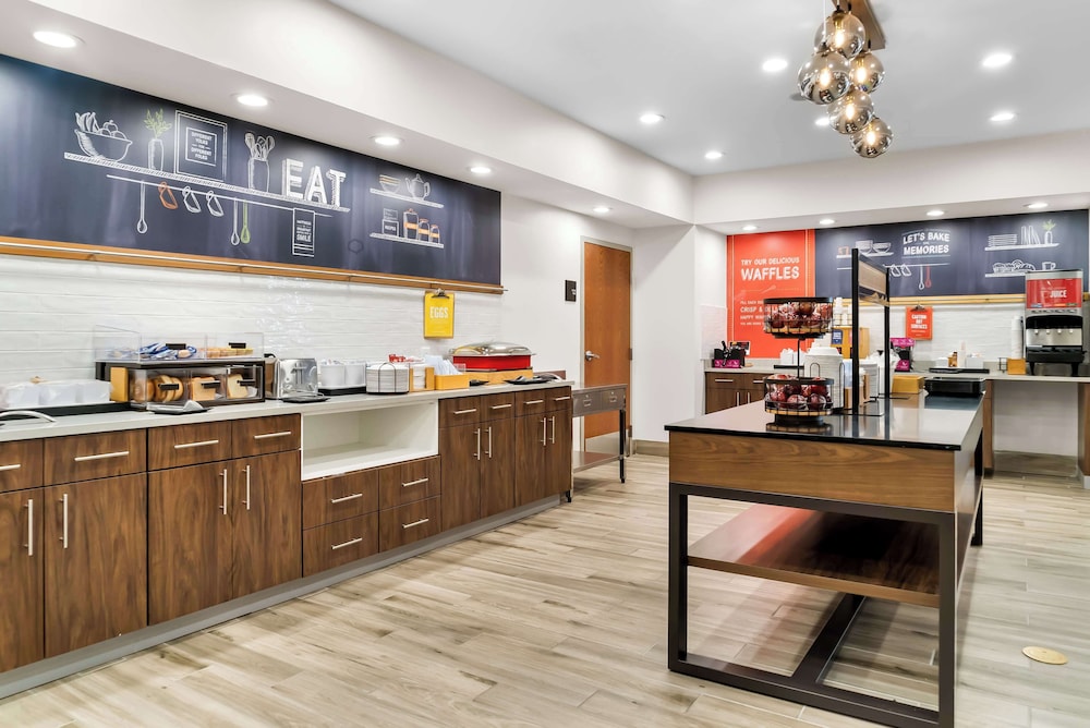 Hampton Inn Detroit/Auburn Hills-North — Restaurant & bars in Auburn Hills, Michigan
