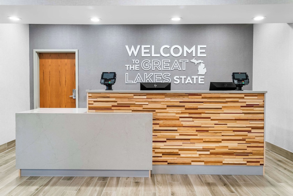 Hampton Inn Detroit/Auburn Hills-North — Hotel building in Auburn Hills, Michigan