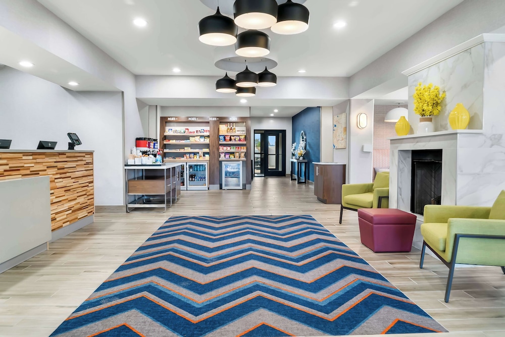 Hampton Inn Detroit/Auburn Hills-North — Hotel building in Auburn Hills, Michigan