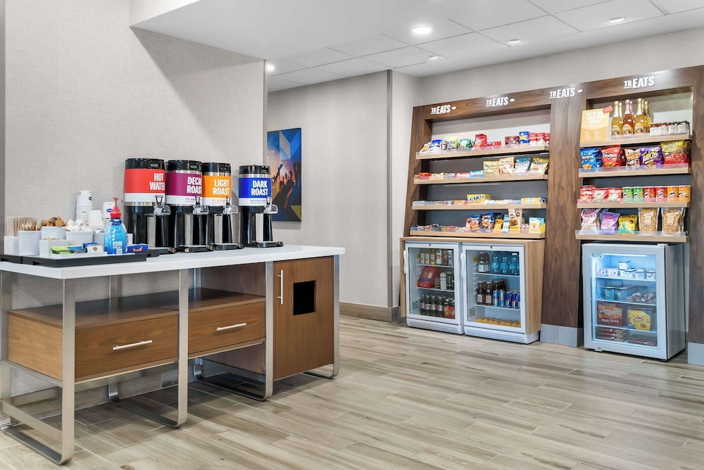 Hampton Inn Detroit/Auburn Hills-North — Restaurant & bars in Auburn Hills, Michigan