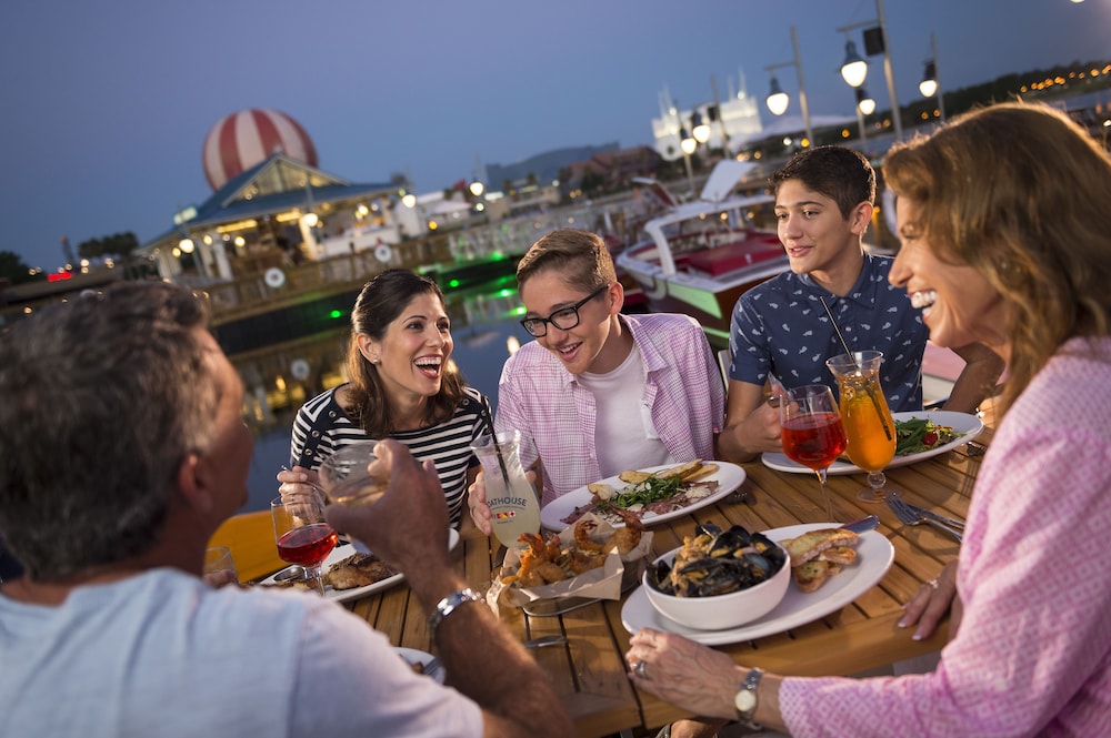 The Palms at 8303 - Lake Buena Vista — Restaurant & bars in Orlando, Florida