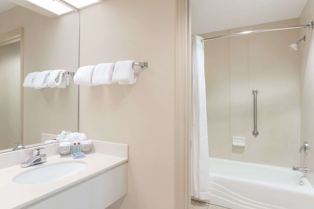 The Palms at 8303 - Lake Buena Vista — Hotel rooms in Orlando, Florida