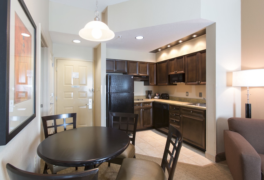 The Palms at 8303 - Lake Buena Vista — Hotel rooms in Orlando, Florida