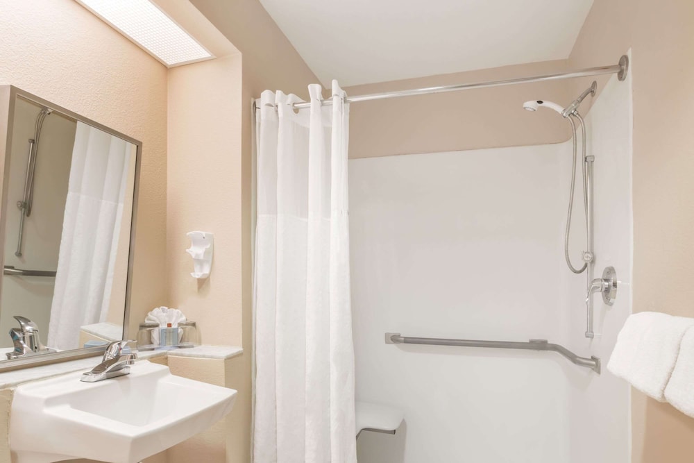 The Palms at 8303 - Lake Buena Vista — Hotel rooms in Orlando, Florida