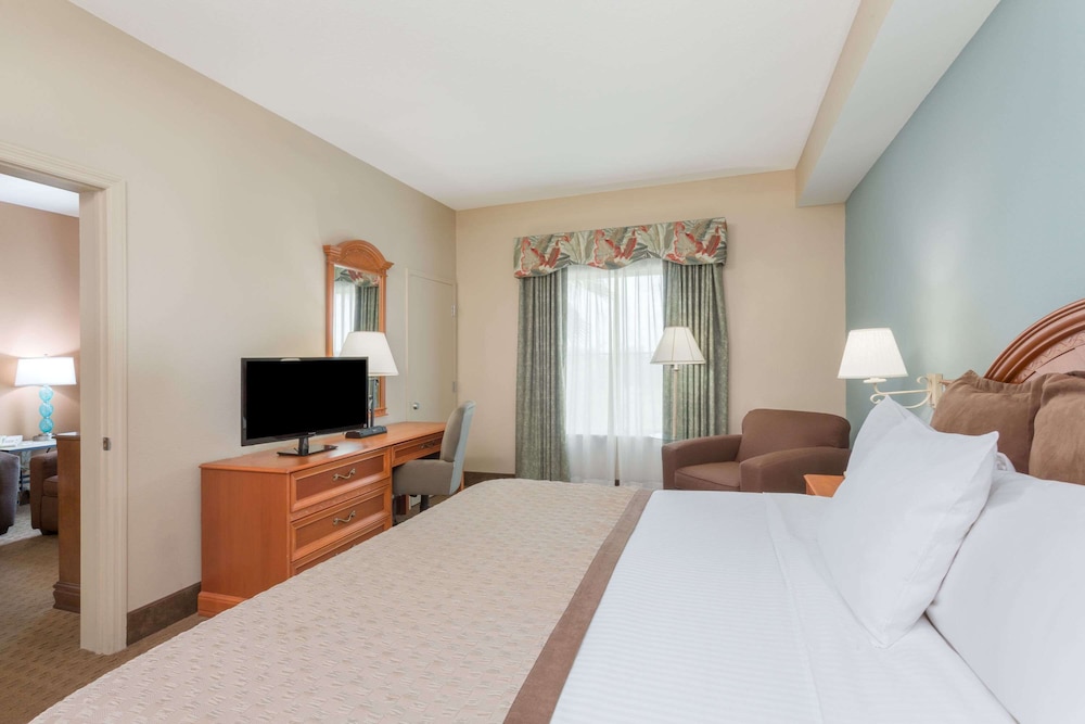 The Palms at 8303 - Lake Buena Vista — Hotel rooms in Orlando, Florida