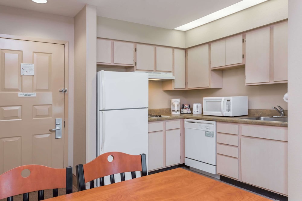 The Palms at 8303 - Lake Buena Vista — Hotel rooms in Orlando, Florida