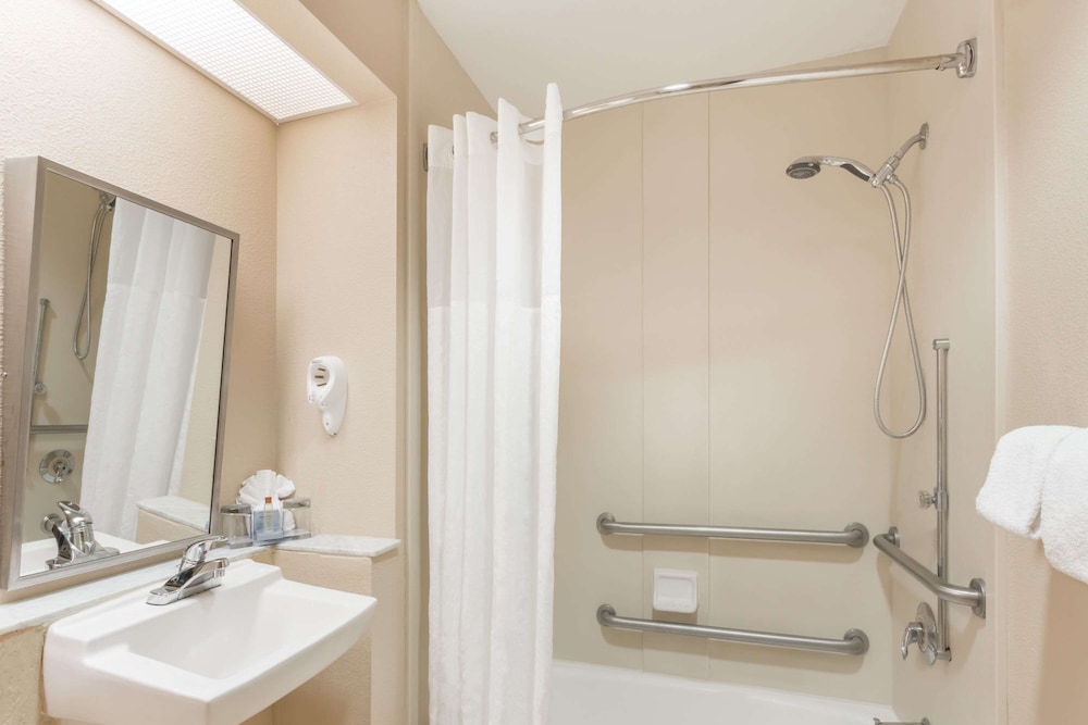 The Palms at 8303 - Lake Buena Vista — Hotel rooms in Orlando, Florida