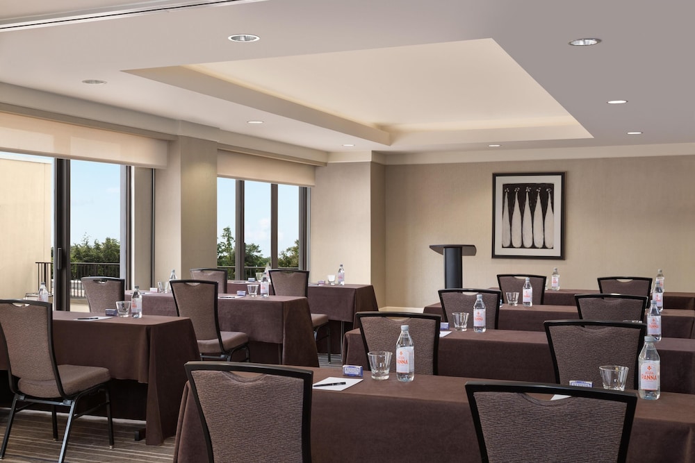 Hilton Orlando Lake Buena Vista - Disney Springs® Area — Hotel building in Lake Buena Vista, Florida