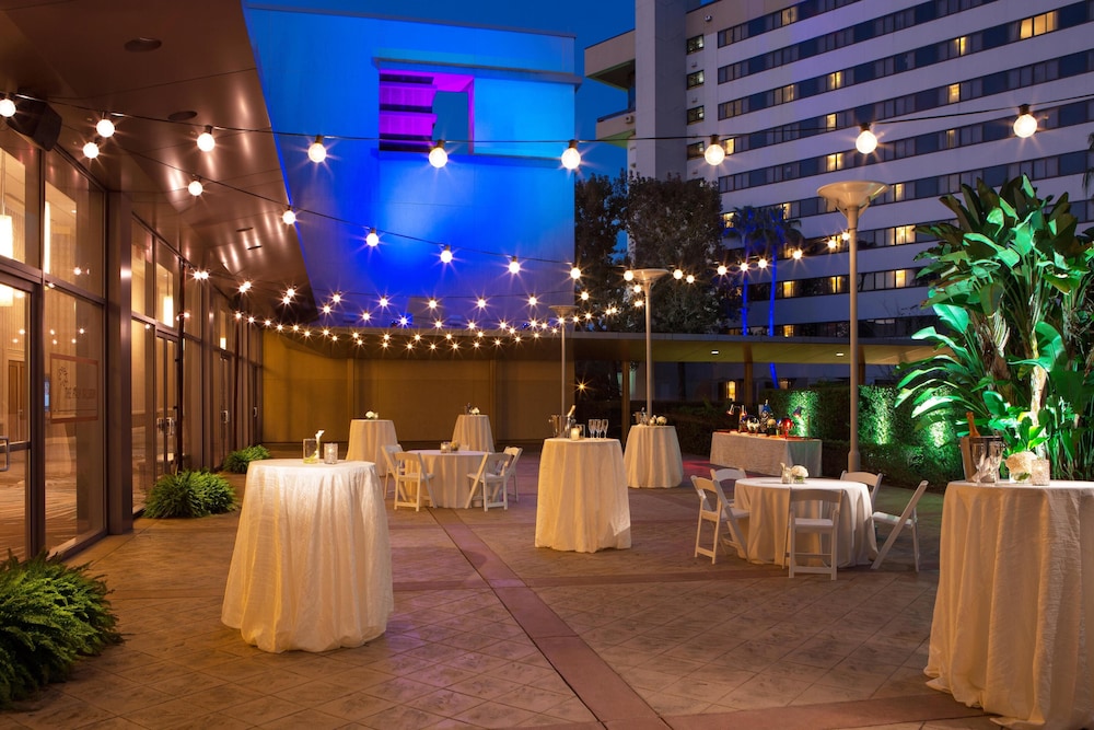 Hilton Orlando Lake Buena Vista - Disney Springs® Area — Hotel building in Lake Buena Vista, Florida