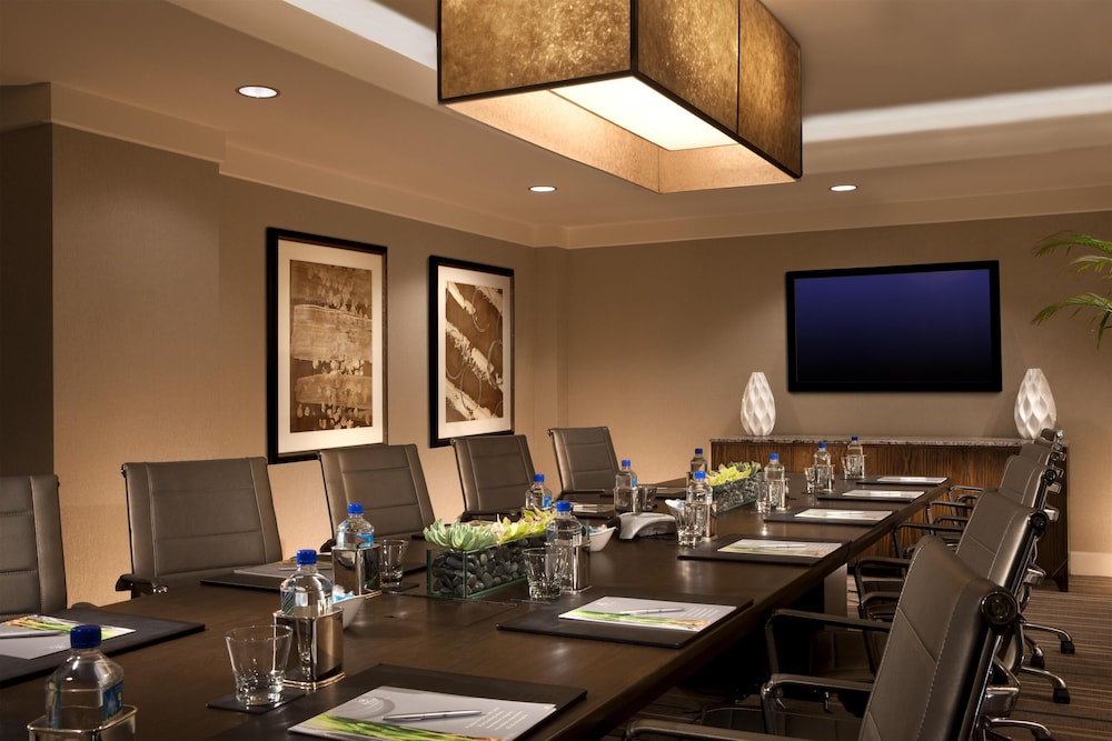 Hilton Orlando Lake Buena Vista - Disney Springs® Area — Restaurant & bars in Lake Buena Vista, Florida
