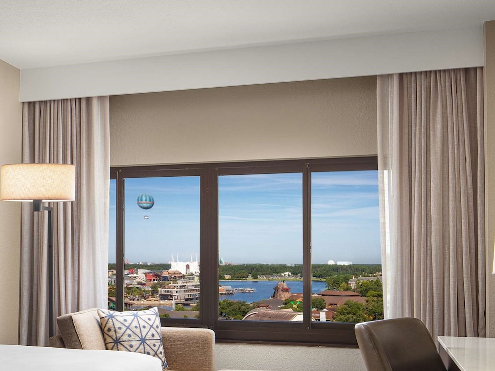Hilton Orlando Lake Buena Vista - Disney Springs® Area — Hotel rooms in Lake Buena Vista, Florida
