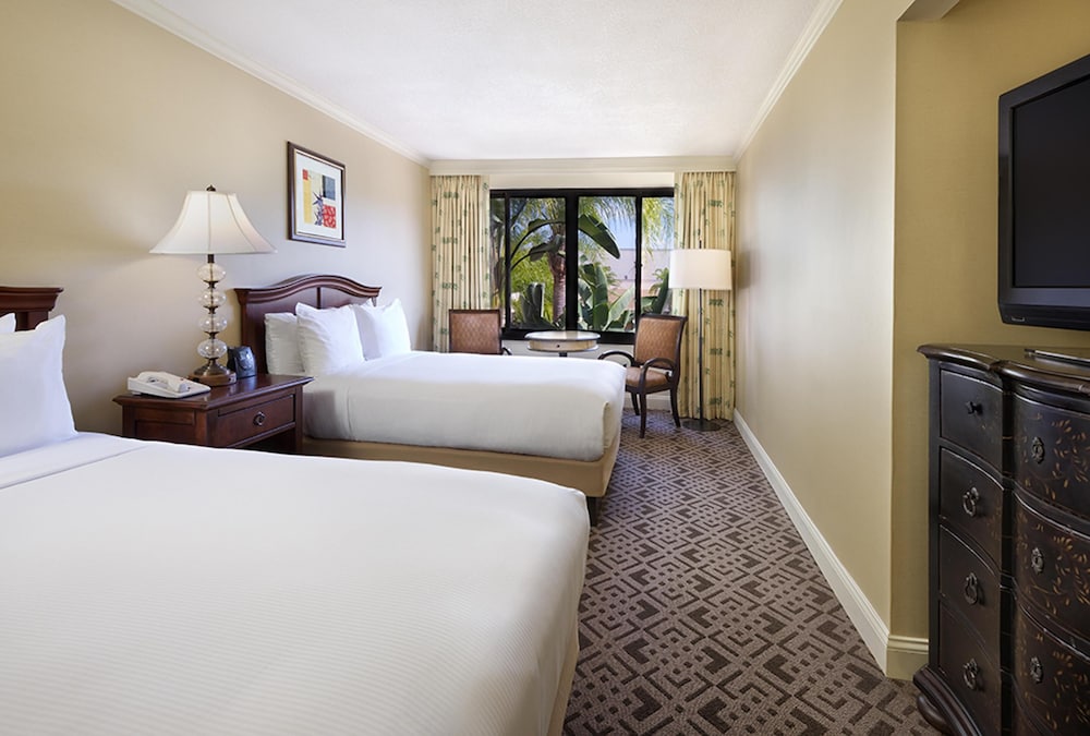 Hilton Orlando Lake Buena Vista - Disney Springs® Area — Hotel rooms in Lake Buena Vista, Florida