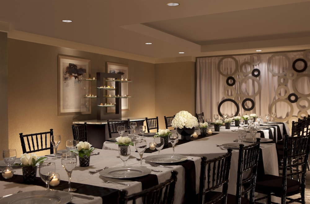 Hilton Orlando Lake Buena Vista - Disney Springs® Area — Restaurant & bars in Lake Buena Vista, Florida