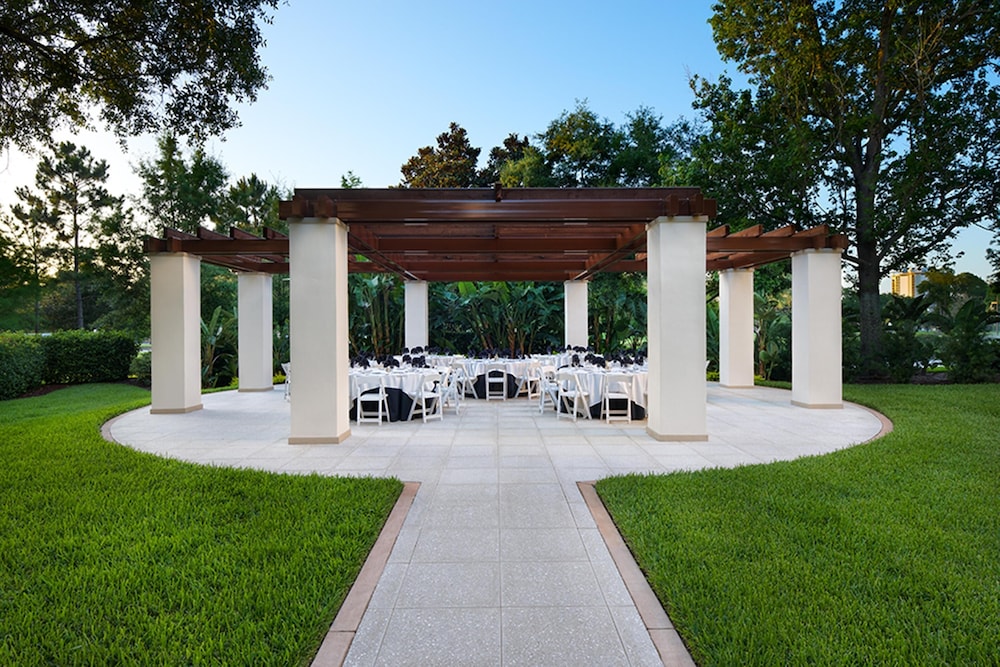 Hilton Orlando Lake Buena Vista - Disney Springs® Area — Restaurant & bars in Lake Buena Vista, Florida