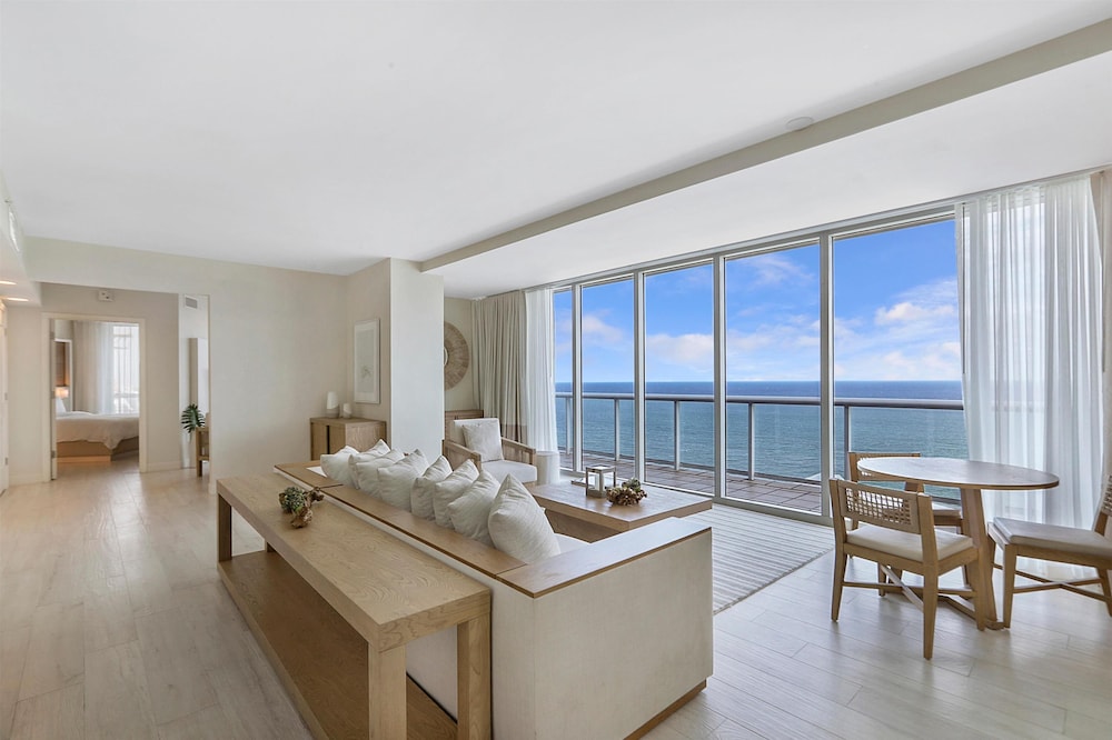 Beach House Fort Lauderdale, a Hilton Resort — Hotel rooms in Fort Lauderdale, Florida
