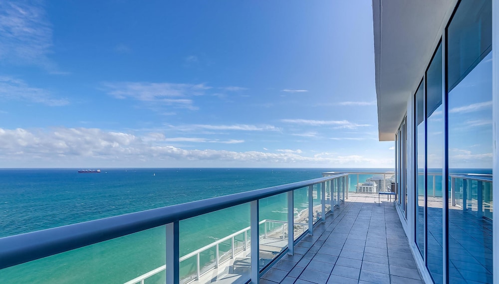 Beach House Fort Lauderdale, a Hilton Resort — Hotel rooms in Fort Lauderdale, Florida
