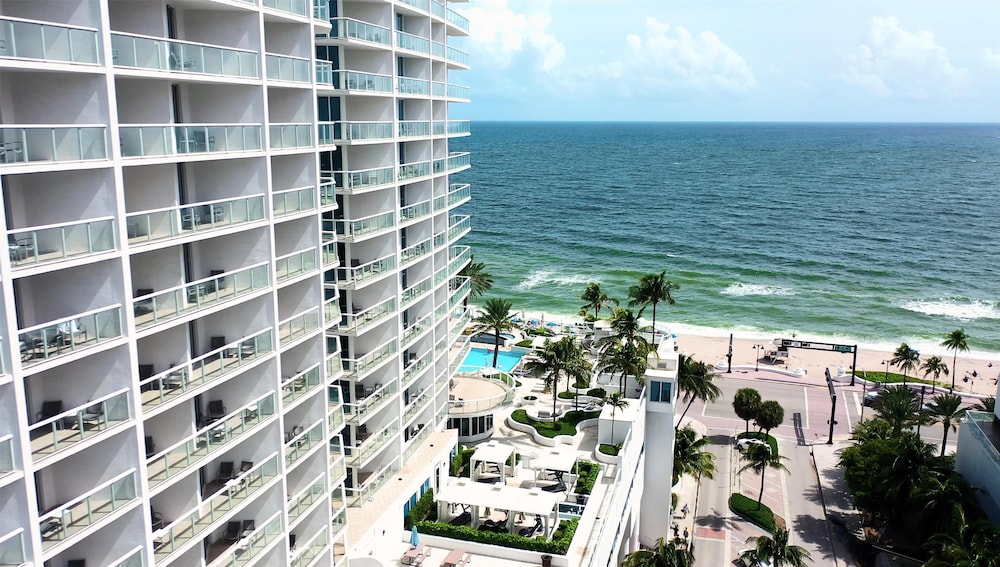 Beach House Fort Lauderdale, a Hilton Resort — Hotel building in Fort Lauderdale, Florida