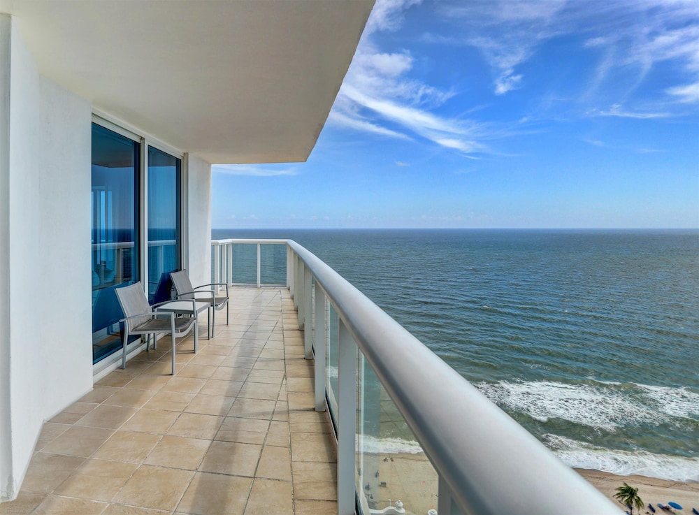 Beach House Fort Lauderdale, a Hilton Resort — Hotel rooms in Fort Lauderdale, Florida