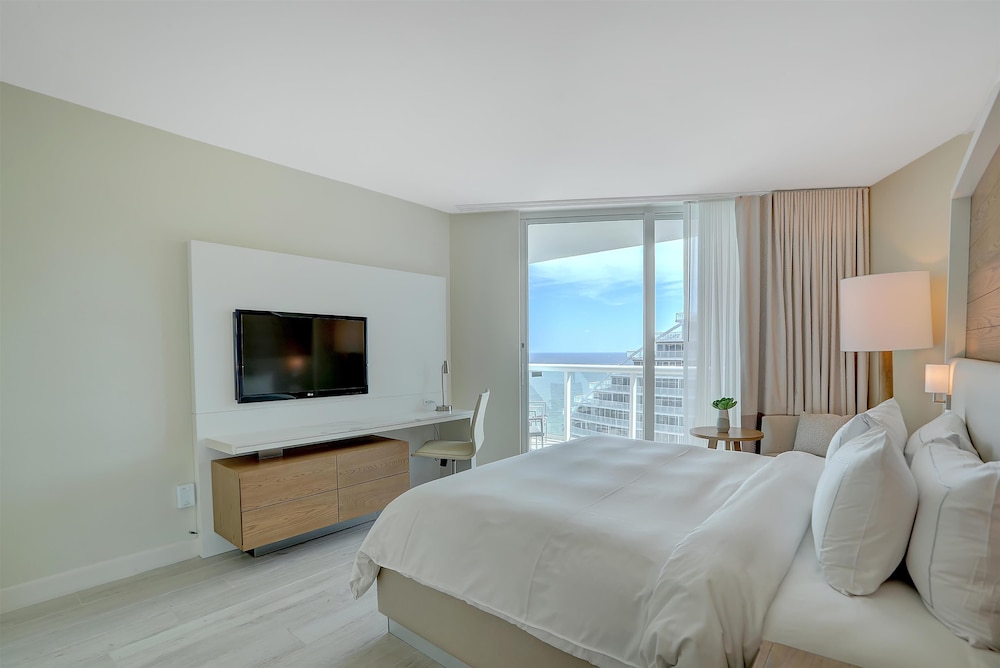Beach House Fort Lauderdale, a Hilton Resort — Hotel rooms in Fort Lauderdale, Florida