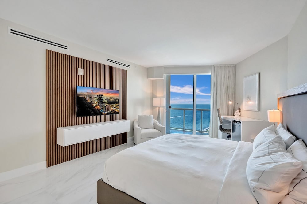 Beach House Fort Lauderdale, a Hilton Resort — Hotel rooms in Fort Lauderdale, Florida